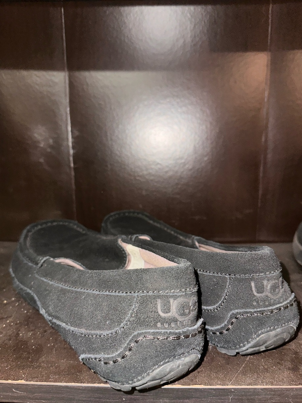 UGG Mens Black Suede Moccasin Slip-Ons Size 10